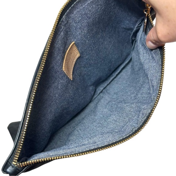 Clare V. - Women’s Flat Leather Clutch Handbag, Stripe Zippered - One Size Black - Picture 9 of 10